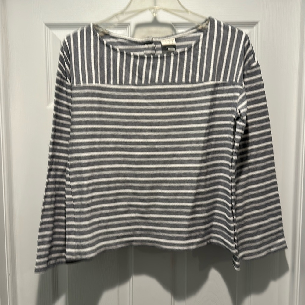Andeawy striped women’s button back women’s shirt - size M